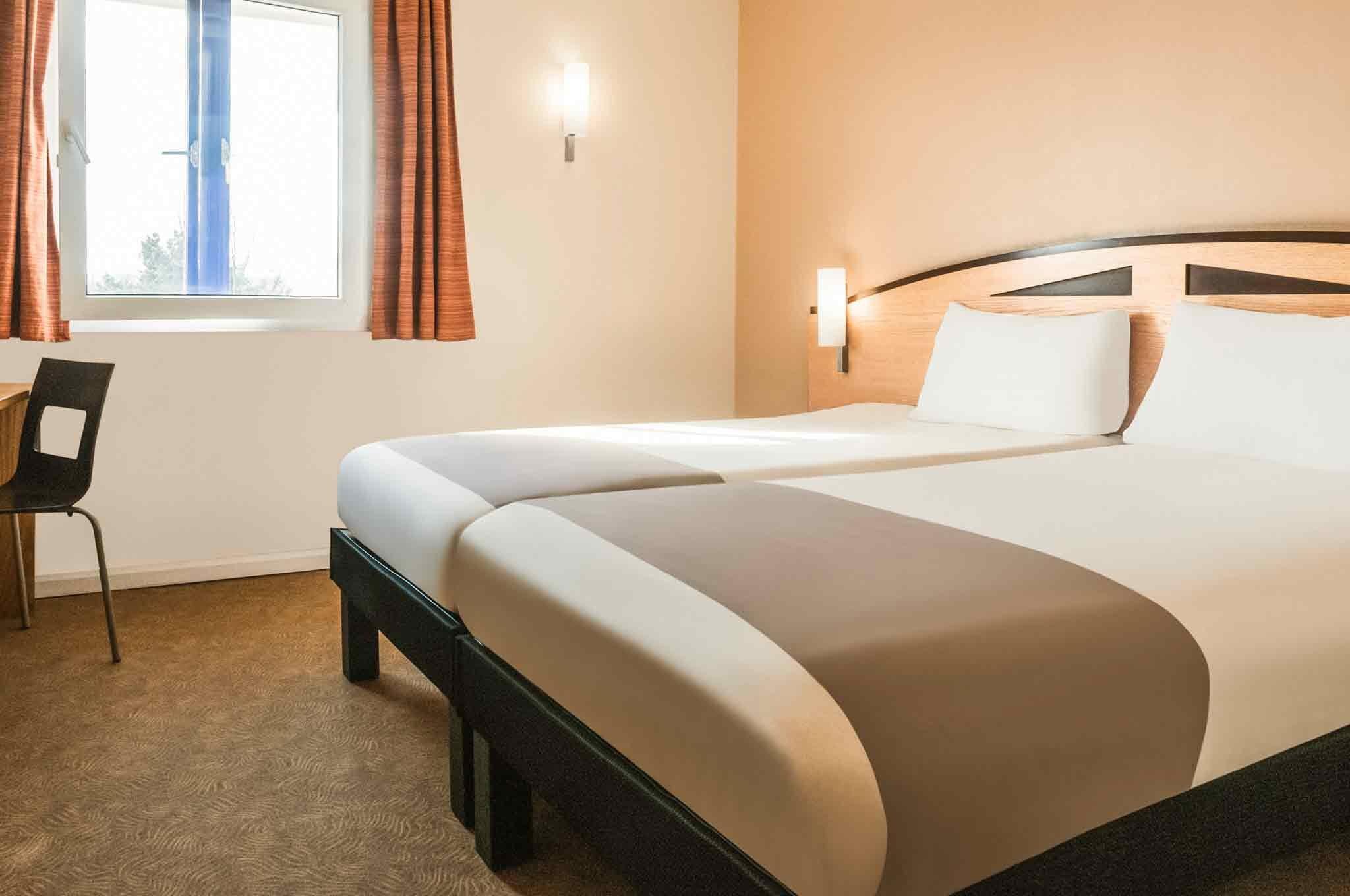 Ibis Wellingborough Hotel Exterior photo